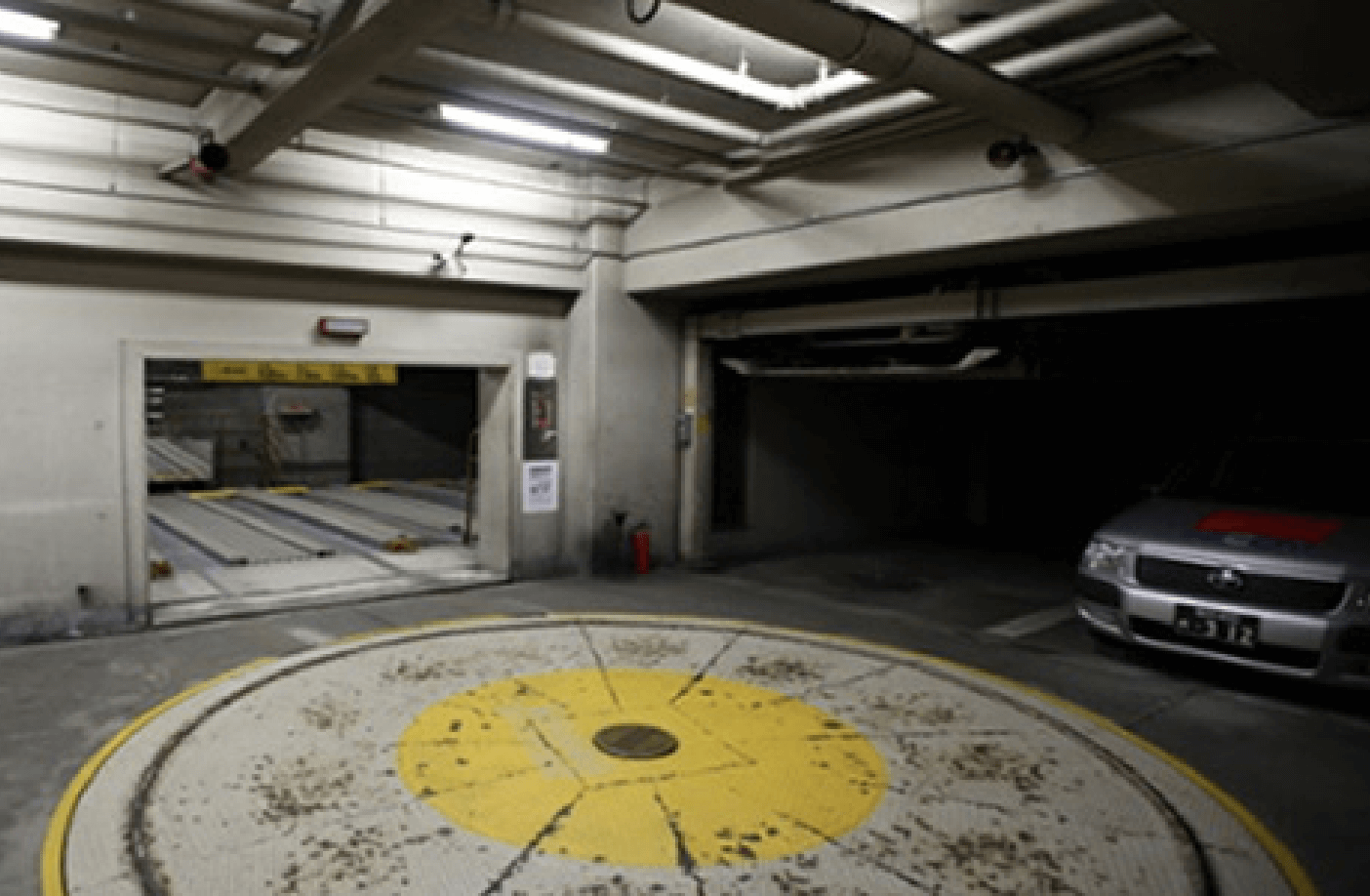 大手門ビル 地下駐車場
